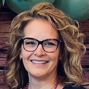 Meet your Posher, Crystal